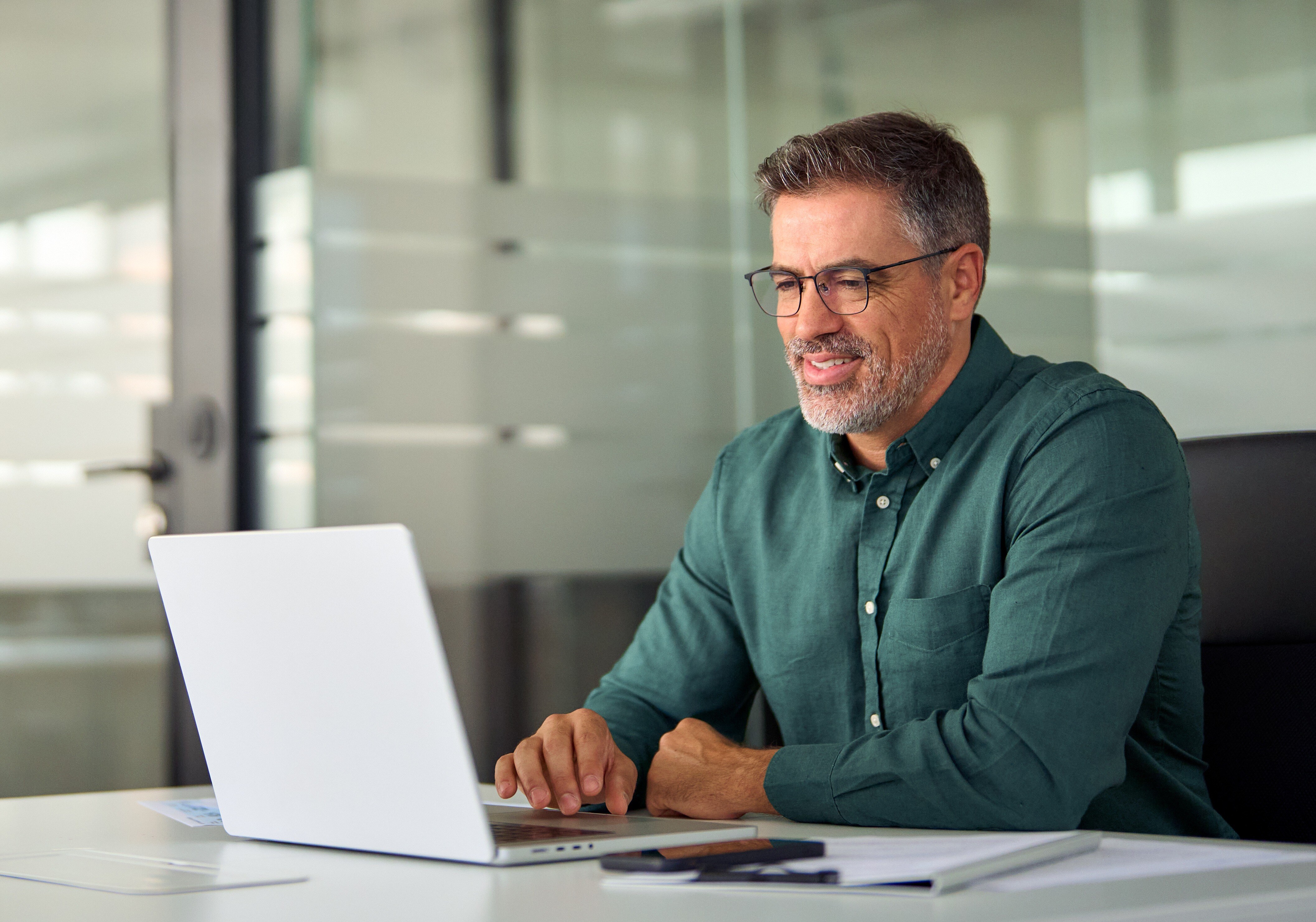 IT professional taking the CFTP course in an office on his laptop